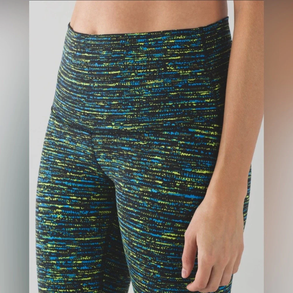 Lululemon Wunder Under Crop (Hi-Rise), size 6 (with bonus tote bag)